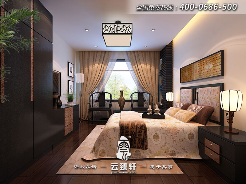 小戶型的臥室裝修的很有古典韻味，中式氣息濃厚